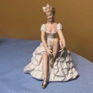 Schaubach Kunst Wallendorf 7" Porcelain Figurine Ballerina Lacing Shoe '60's
